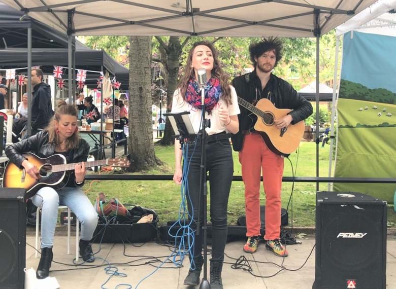 Julia & The Numbs